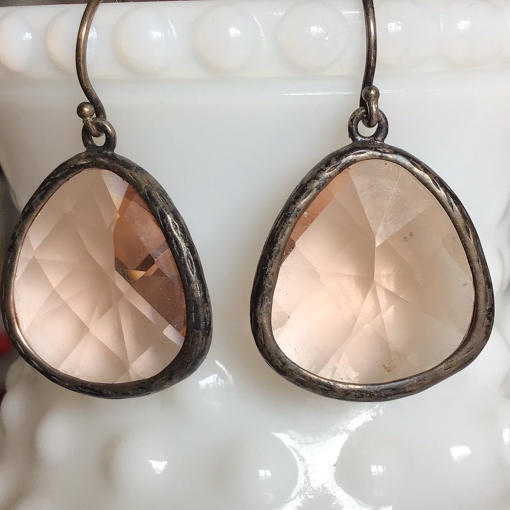 Exquisite NWOT soft peach🍑silver & glass prism
